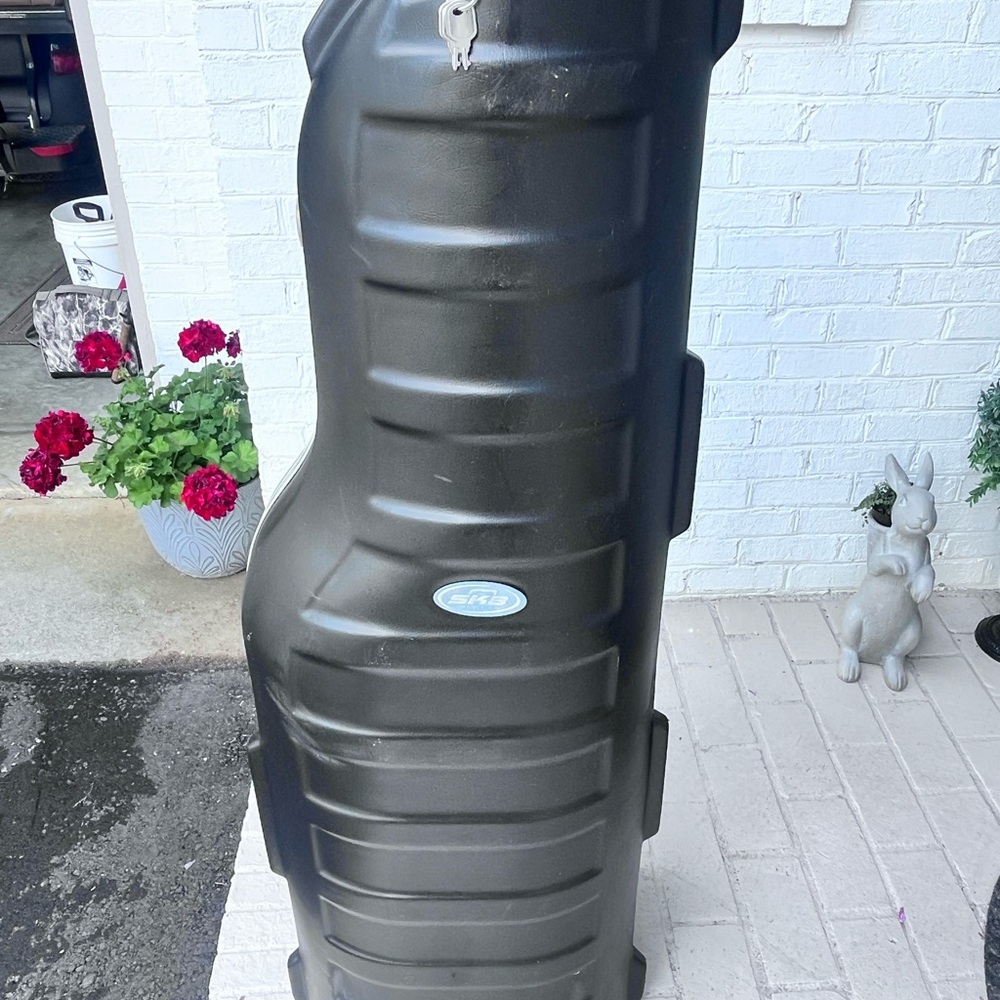 SKB Black Cylindrical Hard Golf Bag Case with Lock and Keys.